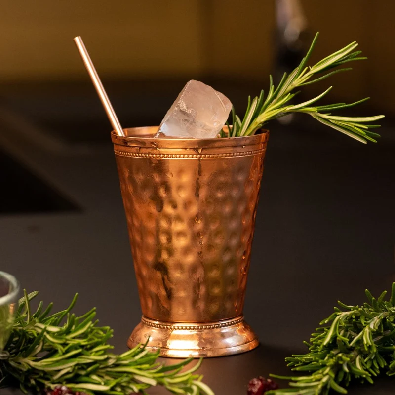 Kupferbecher Caesar – Cocktailbecher (gehämmert, römisch-geprägter Stil, 300 ml)