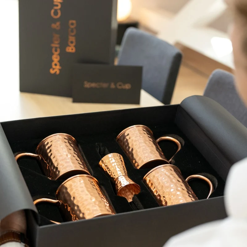 Kupferbecher-Set Barca – 4x Cocktailbecher (gehämmert, 400 ml) + 6-teiliges Zubehör-Set