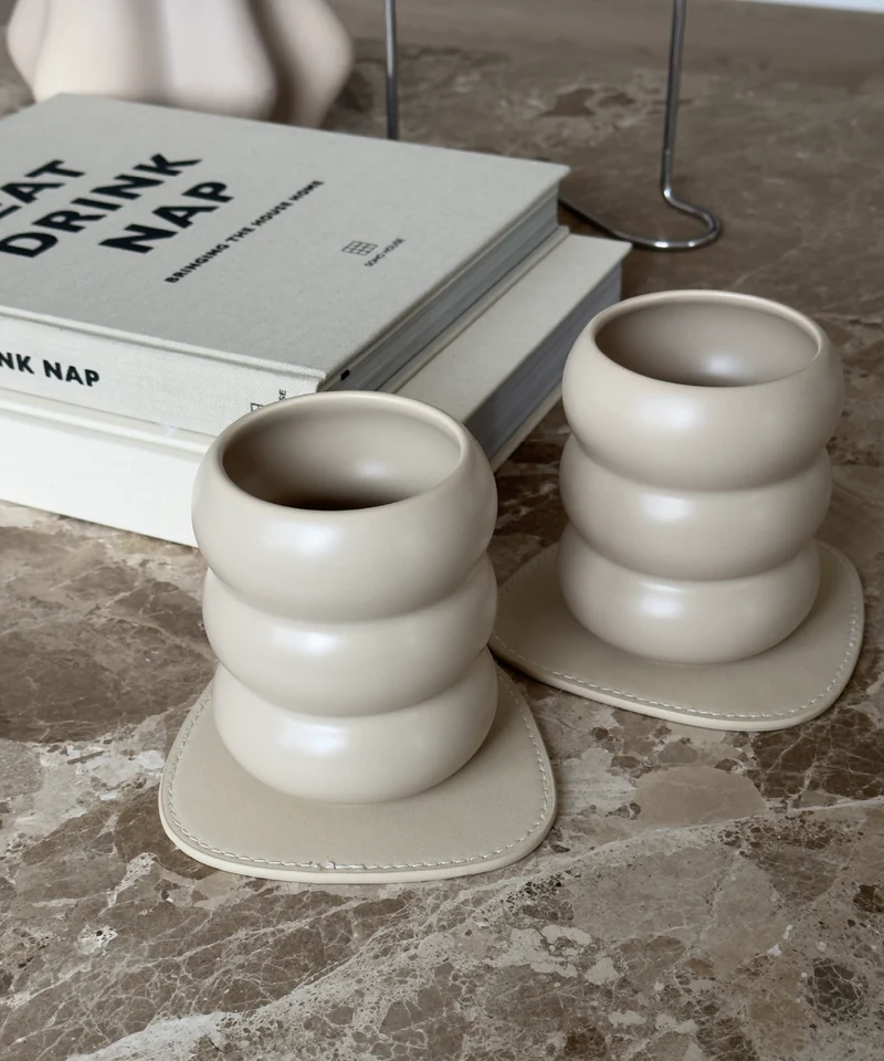 Wellenförmiger Keramik Becher Beige | Mya
