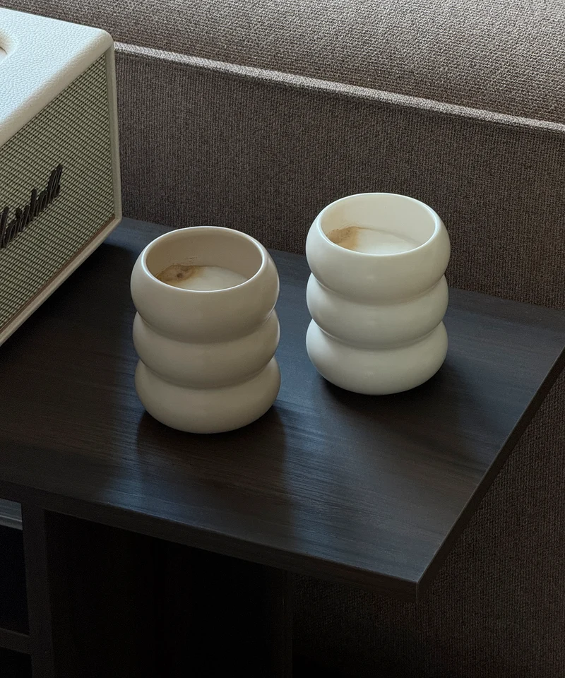 Wellenförmiger Keramik Becher Beige | Mya