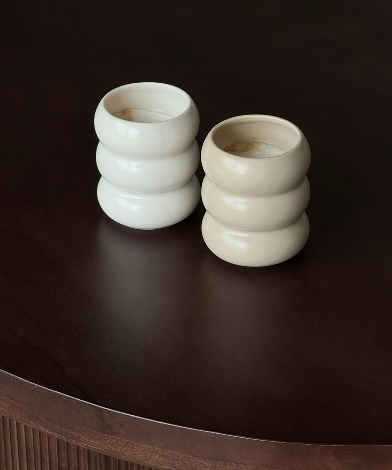 Wellenförmiger Keramik Becher Beige | Mya