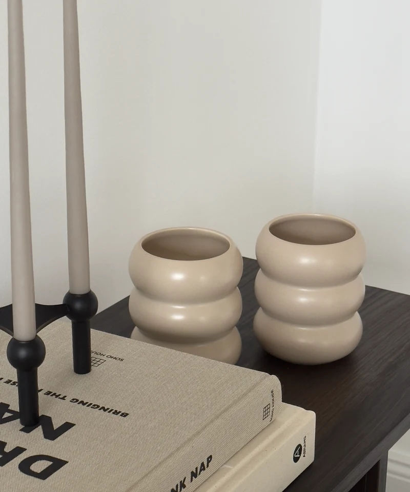 Wellenförmiger Keramik Becher Beige | Mya