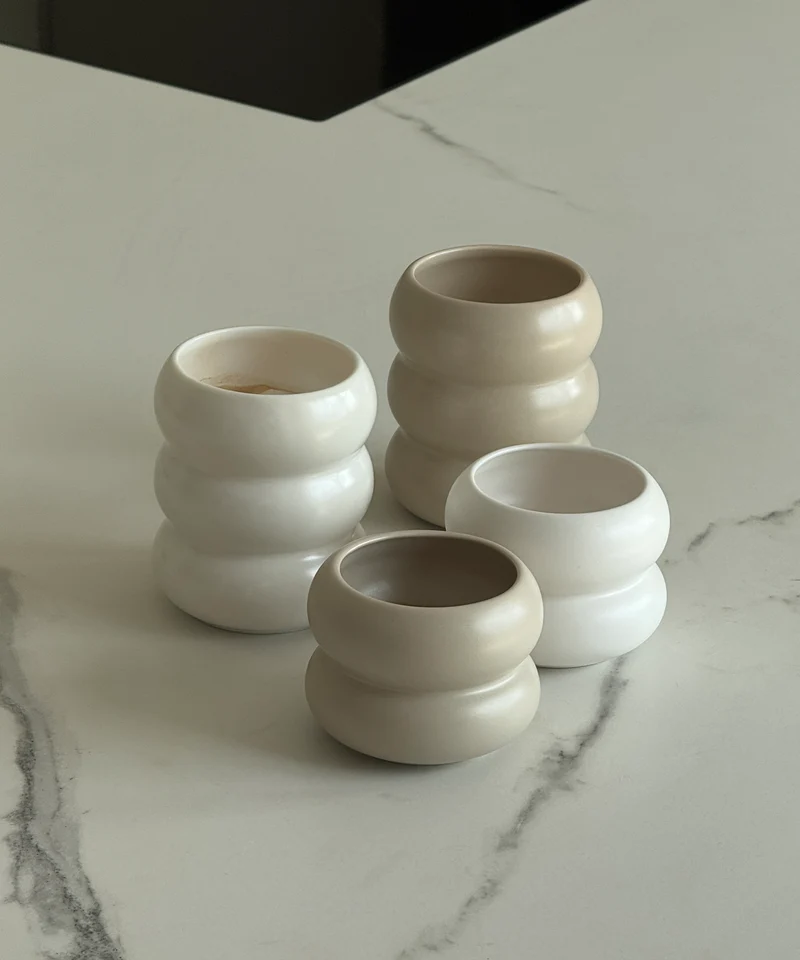 Wellenförmiger Keramik Becher Beige | Mya
