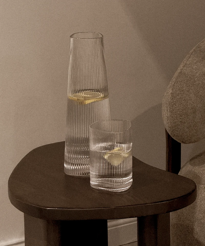Karaffe im gerillten Design | Venice