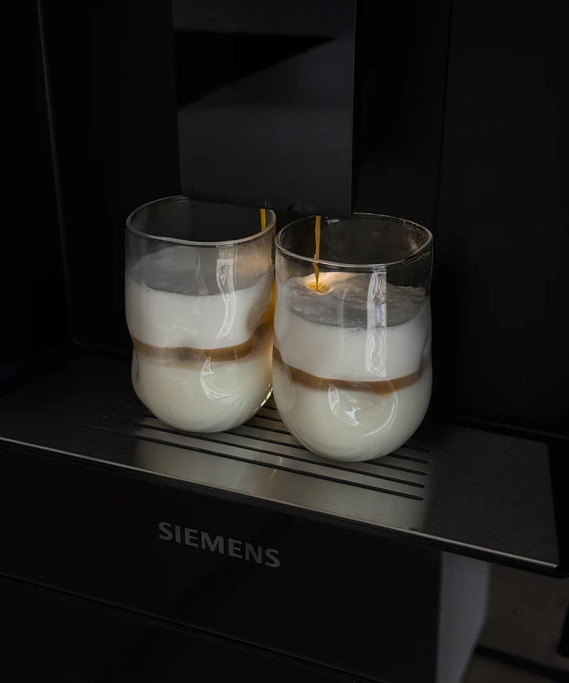 Modernes Glas mit Wölbungen | Nizza