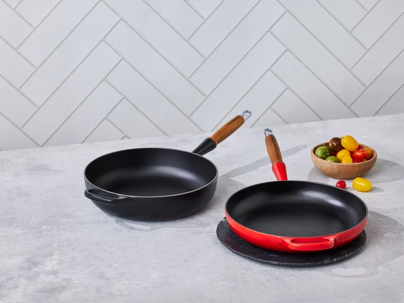 Le Creuset Brat- und Servierpfanne Signature mit Holzgriff meringue 26cm