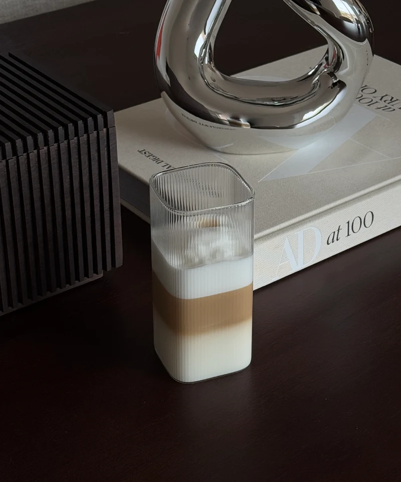 Geriffeltes Glas im eckigen Design | Kuba