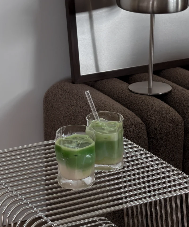 Kleines Trinkglas im skulpturalen Design | Glace