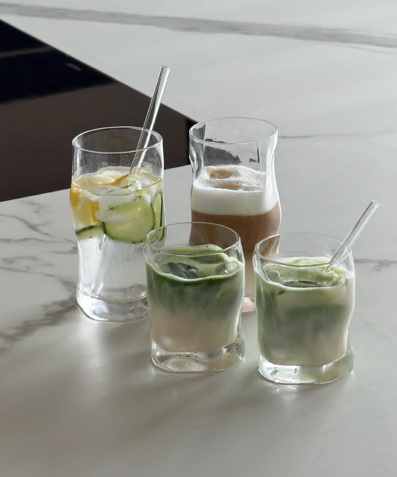 Kleines Trinkglas im skulpturalen Design | Glace