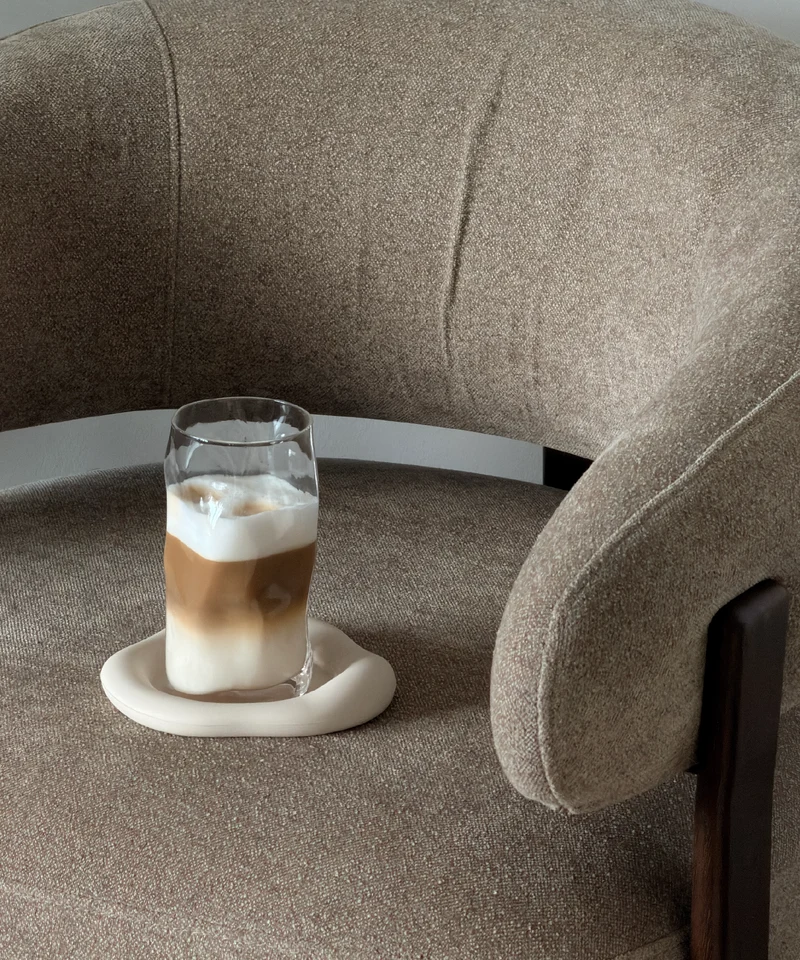 Großes Trinkglas im skulpturalen Design | Glace