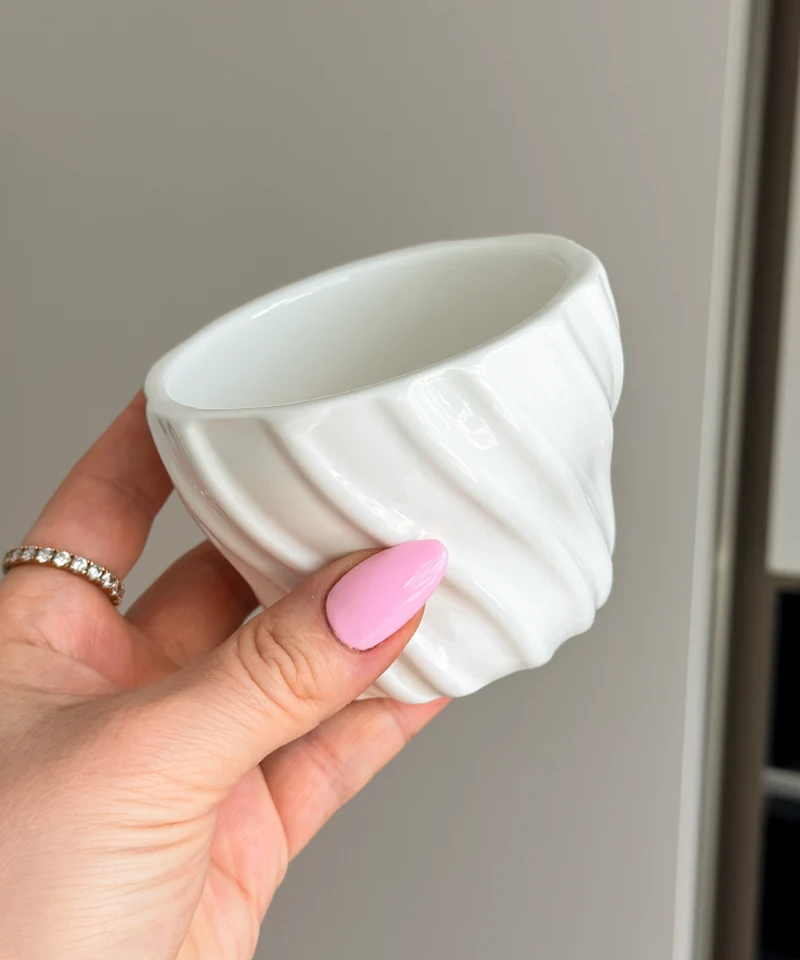 Keramik Becher mit Wellenstruktur | Kaia