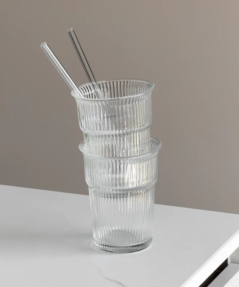 Gerilltes Trinkglas im To-Go Design | Liva