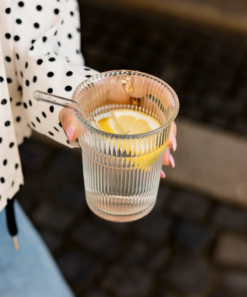 Gerilltes Trinkglas im To-Go Design | Liva