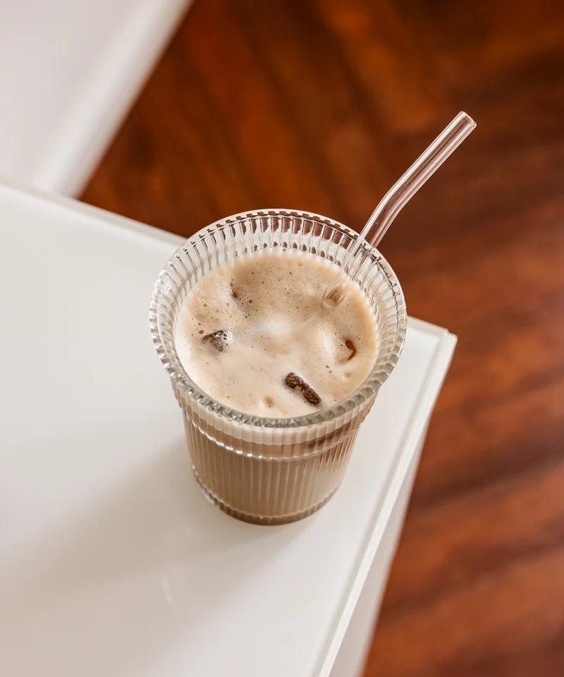Gerilltes Trinkglas im To-Go Design | Liva