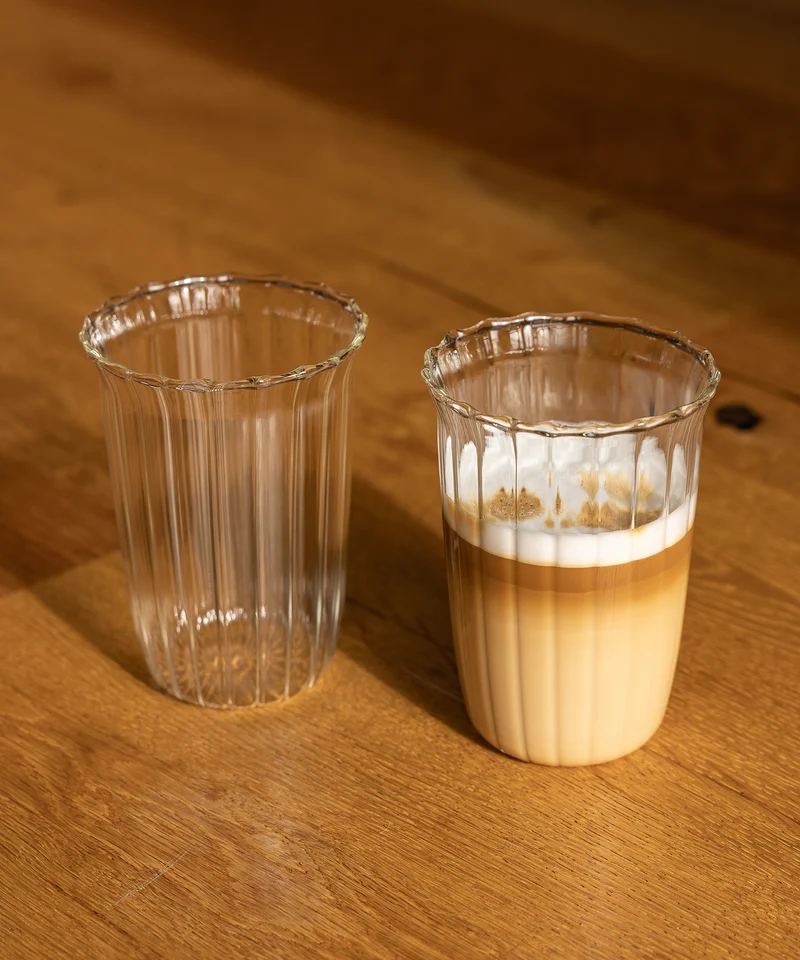 Trinkglas im Streifen-Design mit gerüschtem Rand | Norway