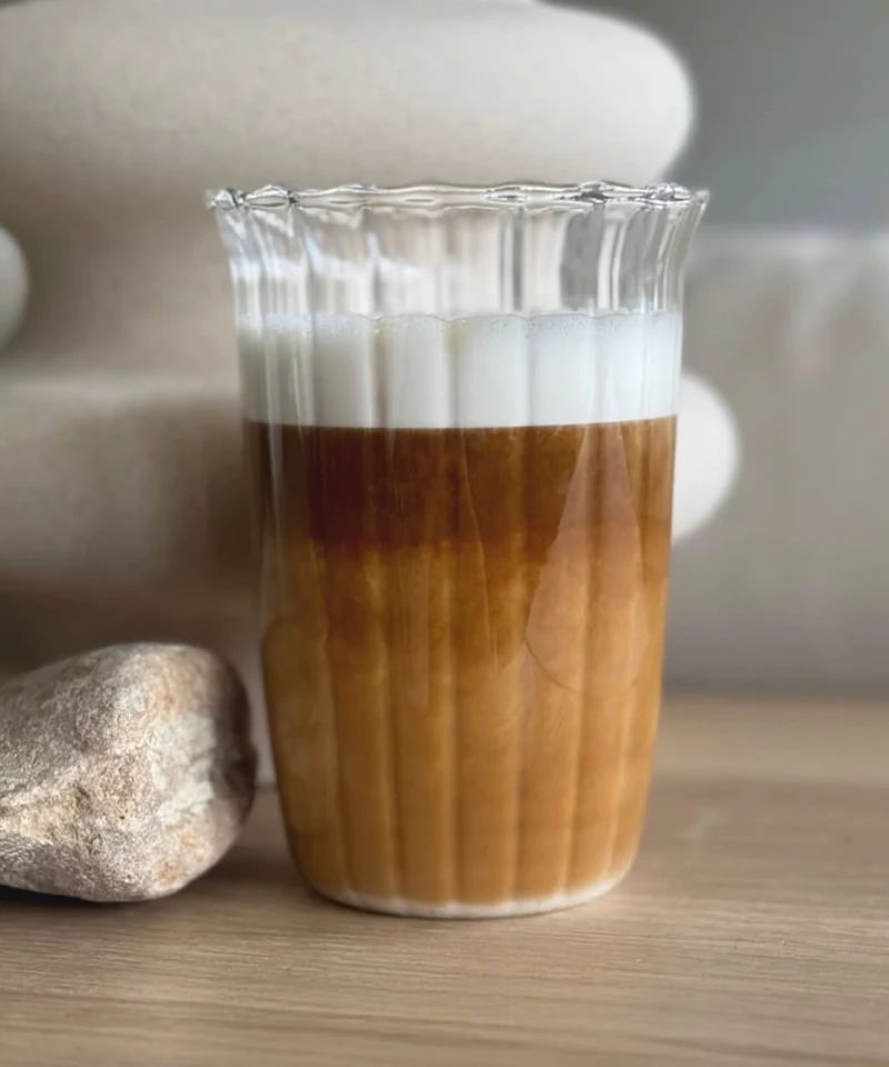 Trinkglas im Streifen-Design mit gerüschtem Rand | Norway