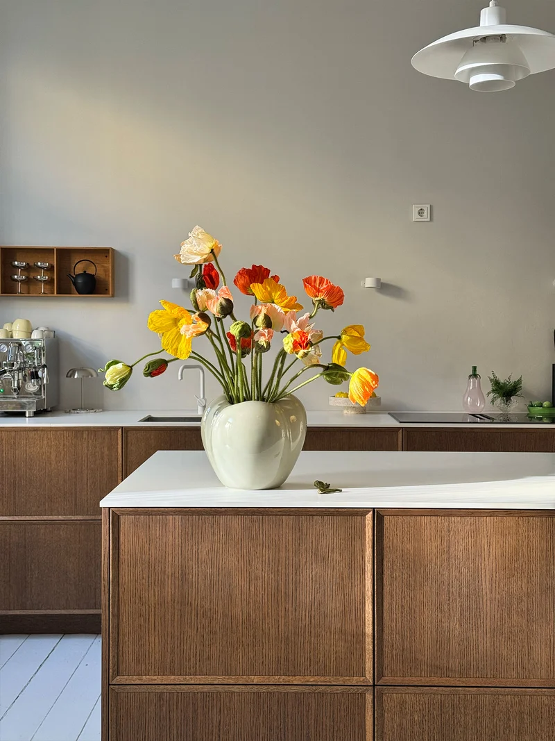 Poppy Vase, moon dust