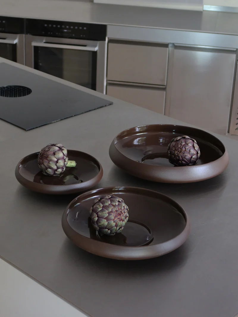 Centerpiece large, darkbrown