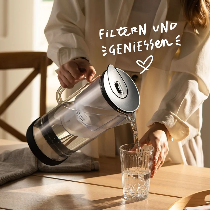 Wasserfilterkanne mit 12 Kartuschen