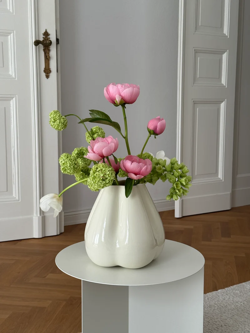 Dumpling Vase, cream