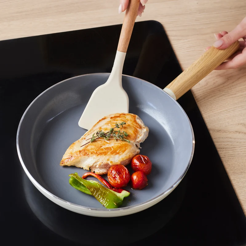 Karaca x Refika Swiss Crystal Creamy Wood Pfannen-Set