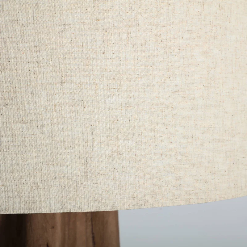 Lampe aus Mangoholz in braun mit Juteschirm in Creme