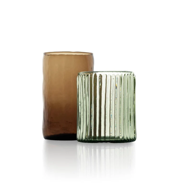 Grünes geripptes Glas