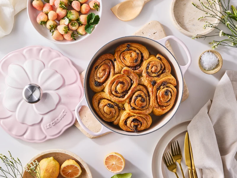 Le Creuset Bräter Blume Signature rund shell pink 26cm
