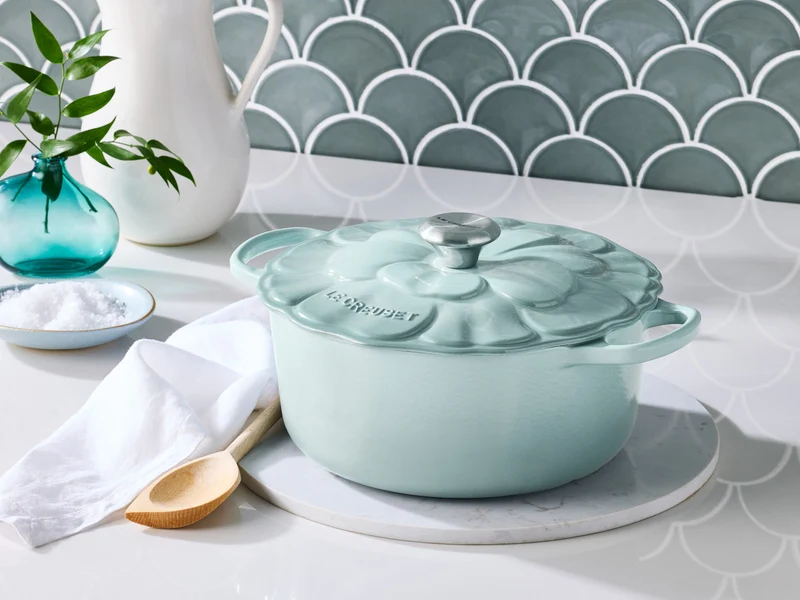 Le Creuset Bräter Blume Signature rund sea salt 26cm