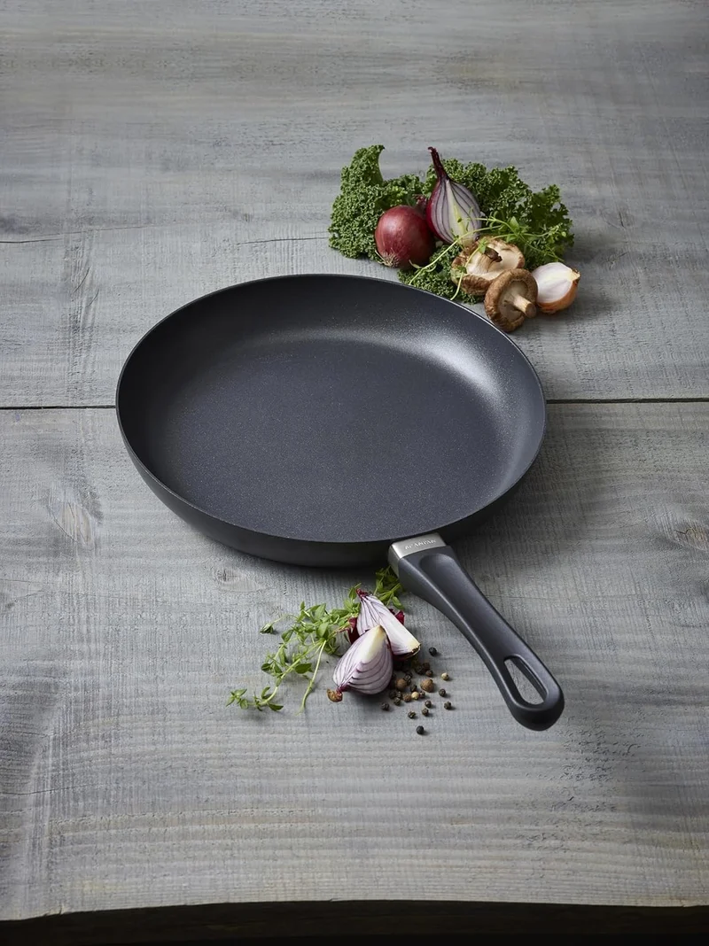 SCANPAN Bratpfanne Classic Induction ø 24 cm - geeignet für alle Wärmequellen - Standard Antihaftbeschichtung