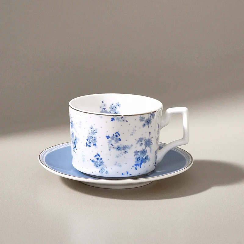 Karaca Jardin Bone-China Teetassen- und Untertassen-Set, 4-teilig, für 2 Personen, 230 ml, Blau