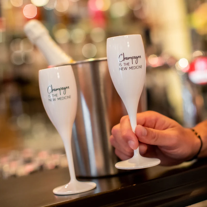 Glas mit Druck CHEERS No. 1 CHAMPAGNE THE NEW MEDICINE