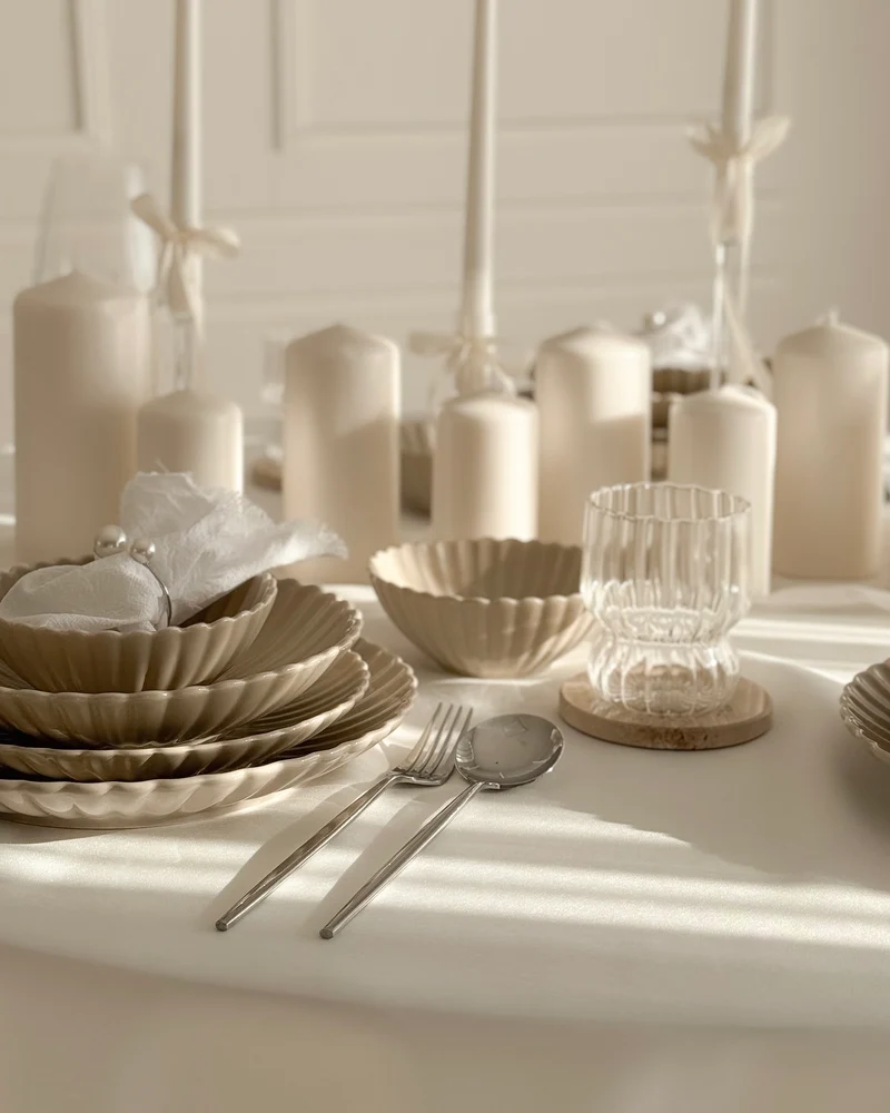 Lotus Beige Flower Teller-Set