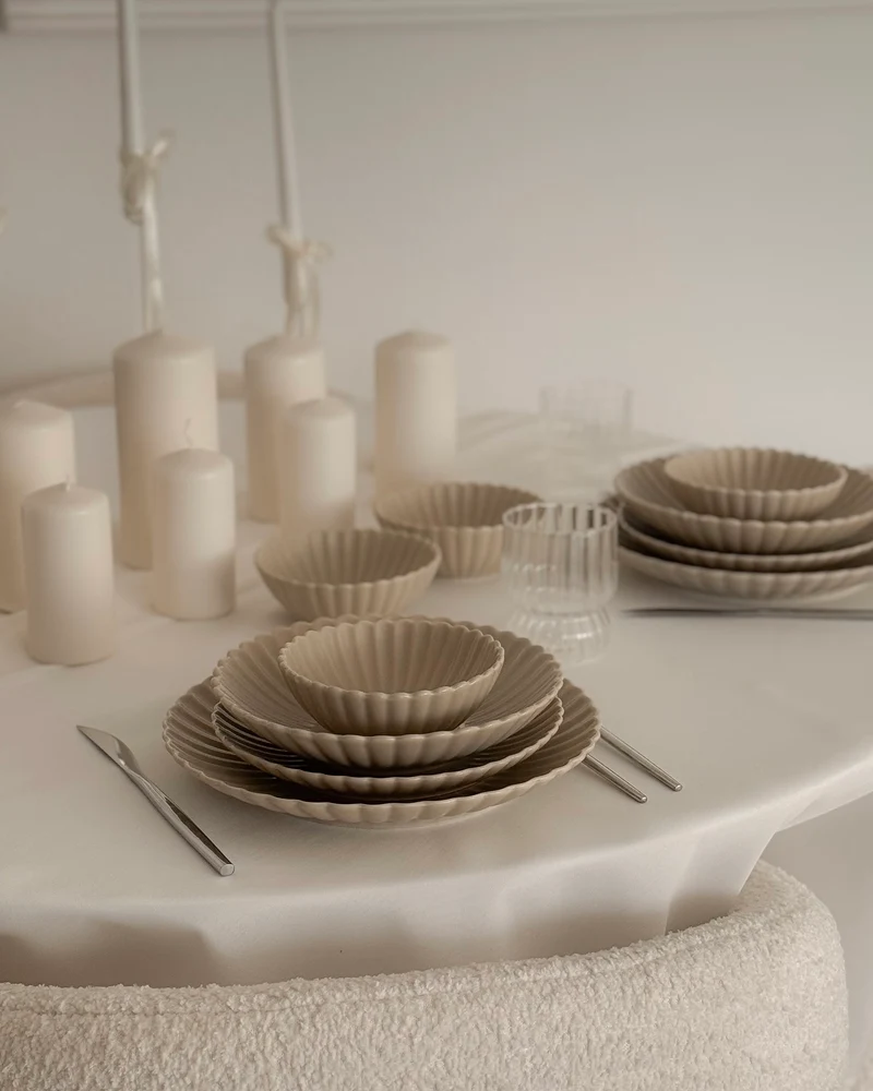 Lotus Beige Flower Teller-Set
