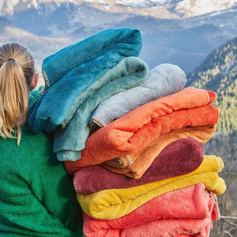 Sylvie Thiriez warme Fleecedecke in Aubergine: 150x175 cm