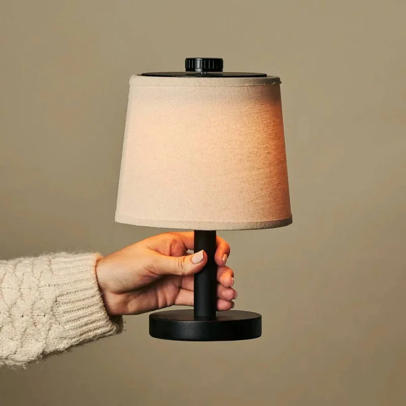 Schwarze Wiederaufladbare Holzlampe Rover | Kabellos, Dimmbare & Leinenmischung