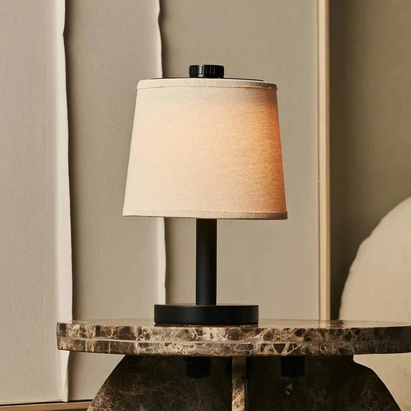 Schwarze Wiederaufladbare Holzlampe Rover | Kabellos, Dimmbare & Leinenmischung