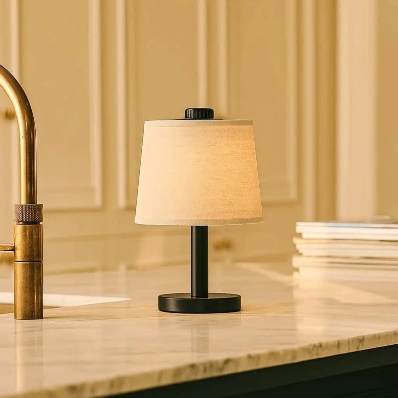Schwarze Wiederaufladbare Holzlampe Rover | Kabellos, Dimmbare & Leinenmischung