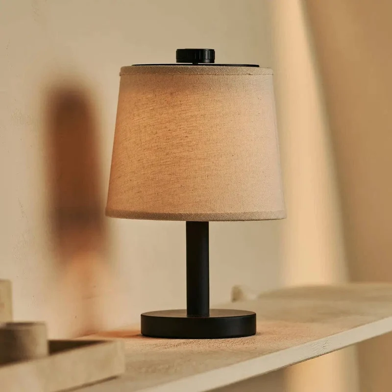 Schwarze Wiederaufladbare Holzlampe Rover | Kabellos, Dimmbare & Leinenmischung