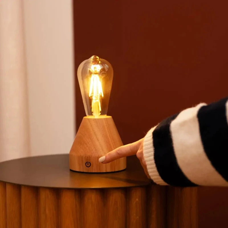 Hellbraune wiederaufladbare Tischlampe Zavi | LED, Kabellos & 80 Stunden Akkulaufzeit