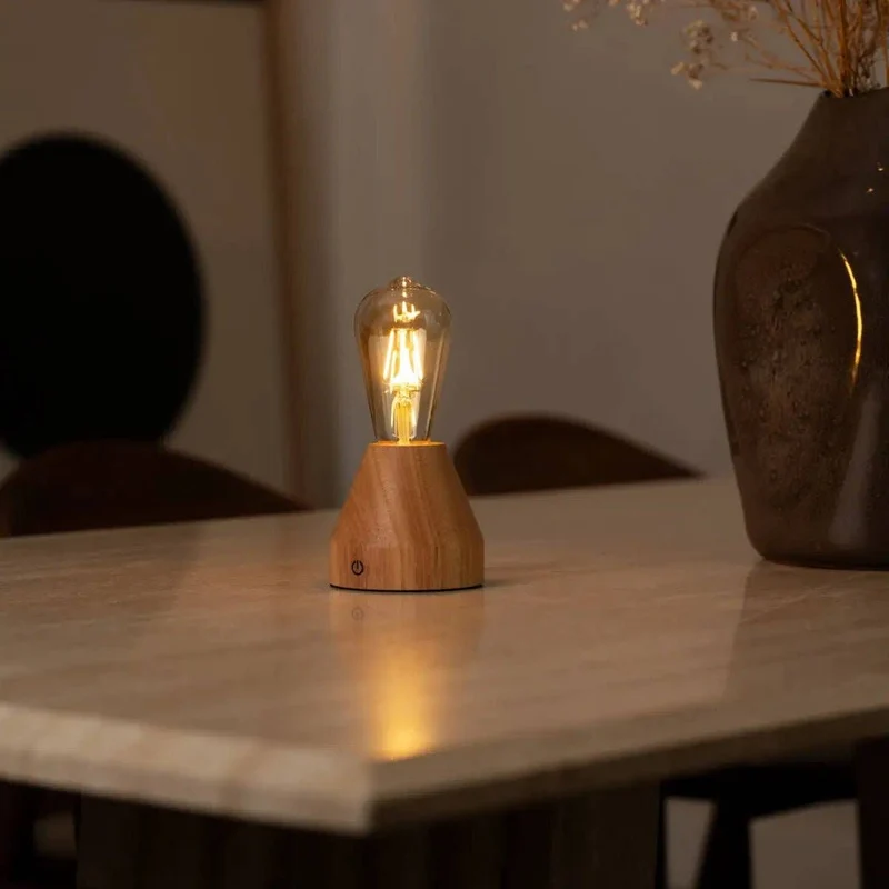 Hellbraune wiederaufladbare Tischlampe Zavi | LED, Kabellos & 80 Stunden Akkulaufzeit