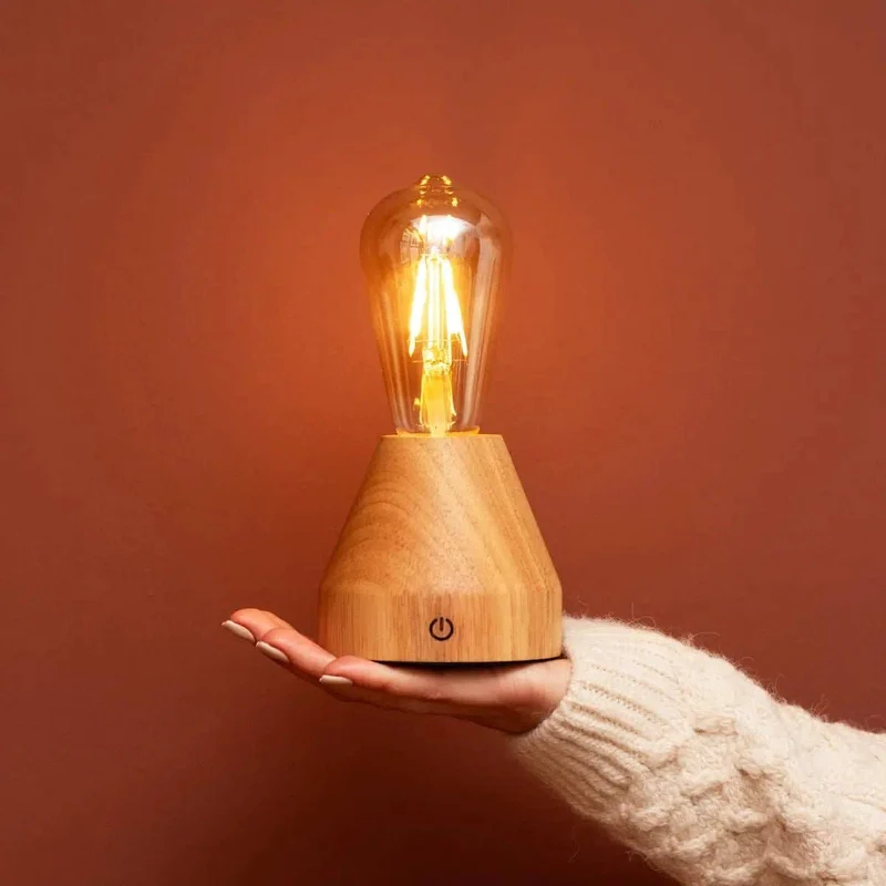 Hellbraune wiederaufladbare Tischlampe Zavi | LED, Kabellos & 80 Stunden Akkulaufzeit