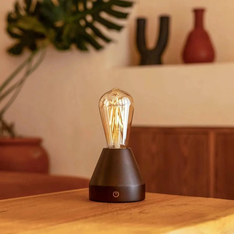 Dunkelbraune wiederaufladbare Tischlampe Zavi | LED, kabellos & 80 Stunden Akkulaufzeit
