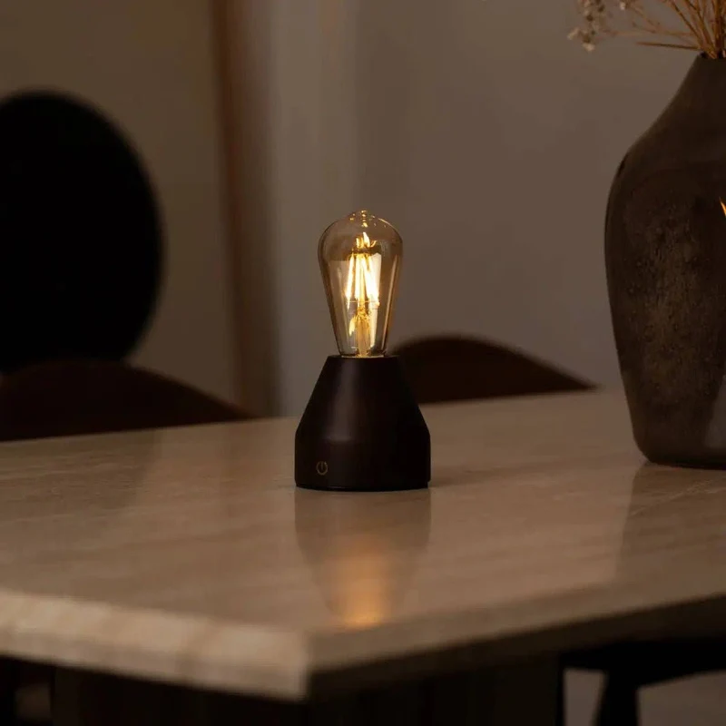 Dunkelbraune wiederaufladbare Tischlampe Zavi | LED, kabellos & 80 Stunden Akkulaufzeit