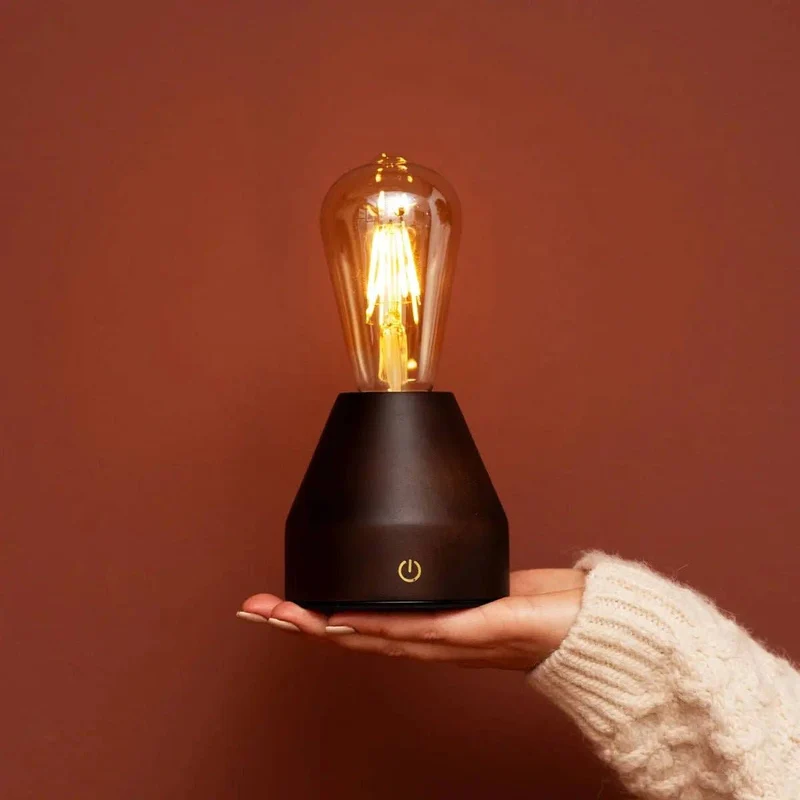 Dunkelbraune wiederaufladbare Tischlampe Zavi | LED, kabellos & 80 Stunden Akkulaufzeit