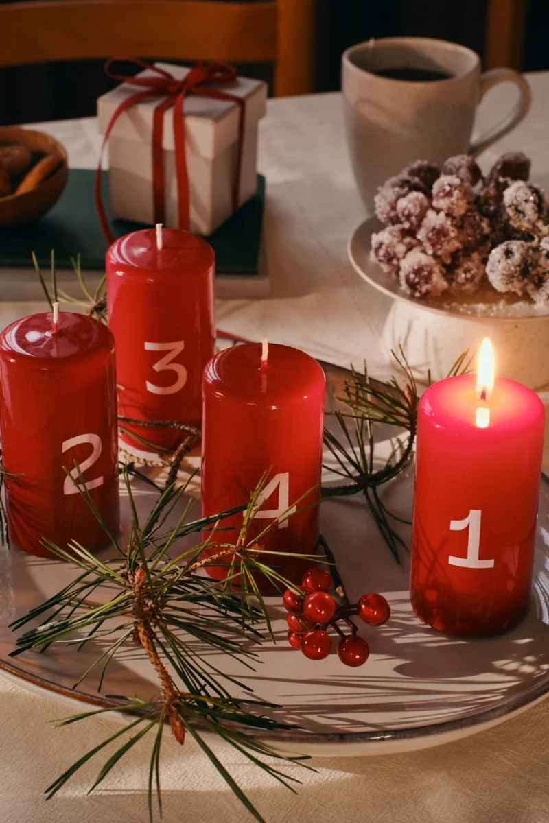 Broste Copenhagen Advent glänzendes Kalenderlicht burgundy/white 10cm Set4