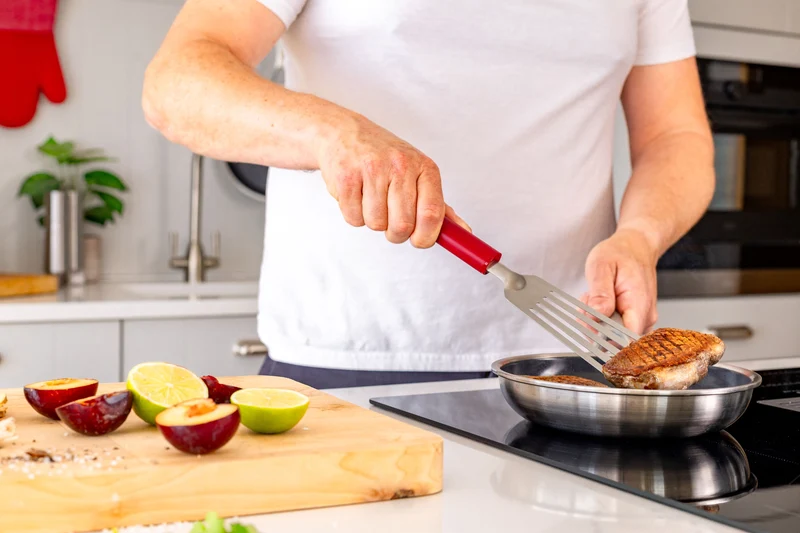 KitchenAid Pfannenwender Classic Kaiserrot Edelstahl 31,5 cm -Spülmaschinenfest