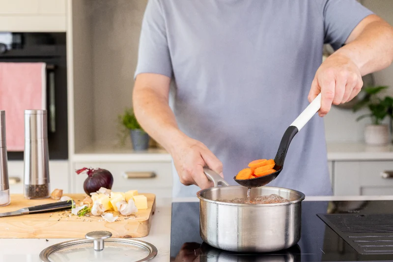 KitchenAid Gemüselöffel Classic Porzellanweiß - Kunststoff - Klassisch Elegant - Ideal zum Servieren