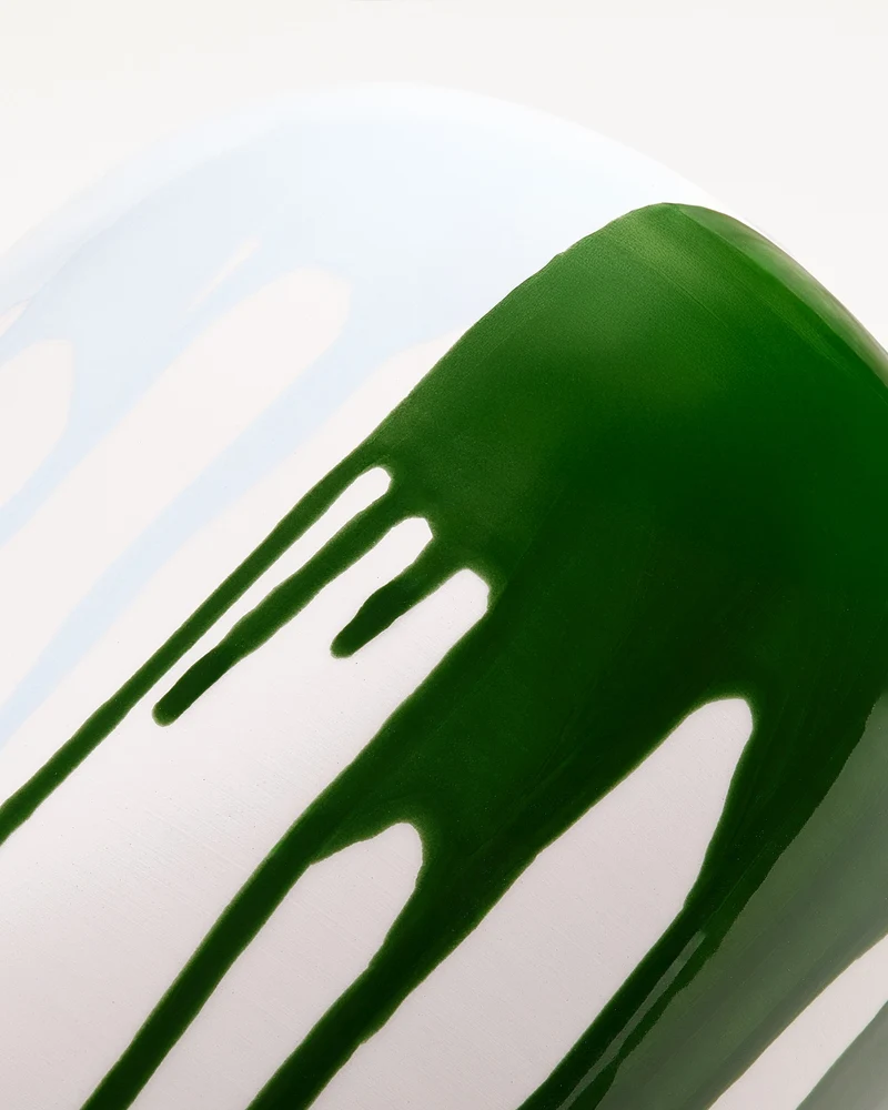 Nuno Vase M drip dunkelgrün hellblau