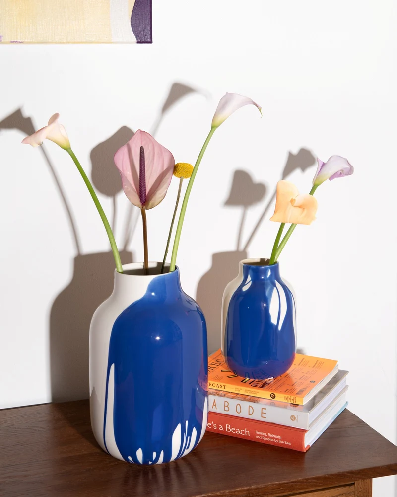 Nuno Vase M drip sand blau